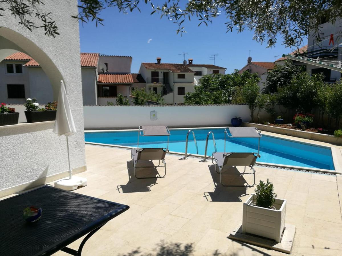 Ferienhaus Bozena Appartment 1 Vrsar Buitenkant foto